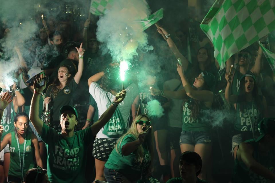 Imagem da torcida furacão