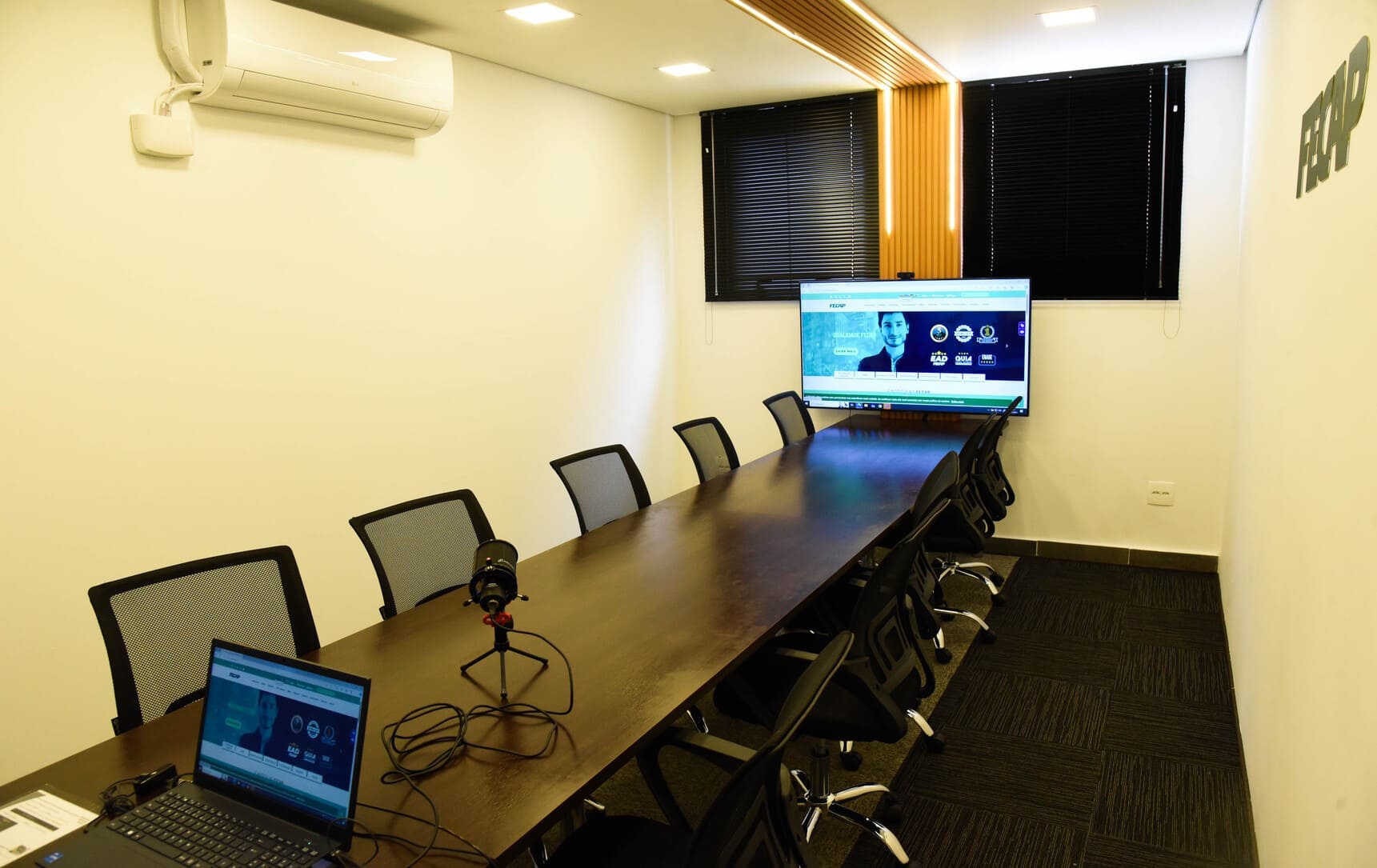 Imagem da sala do 5º andar do bloco e