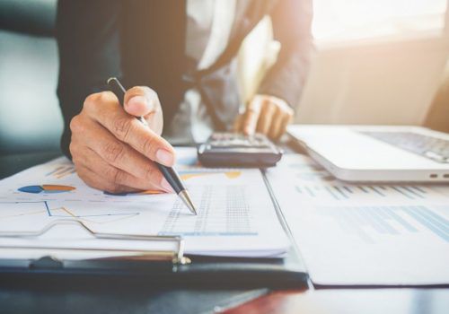 Coronavírus terá mais efeitos perversos no Brasil que no resto do mundo, opina economista