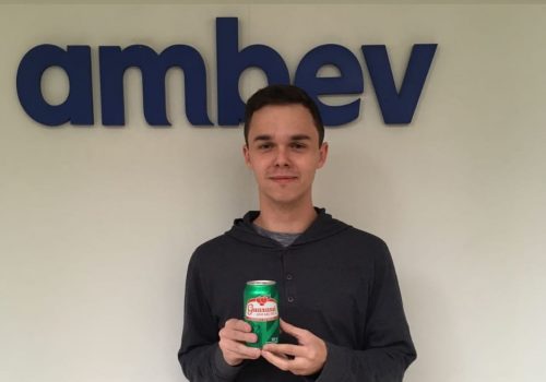 Alumni Alvarista: ex-aluno Claudio trabalha na Ambev