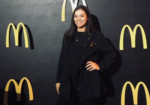 Alumni Alvarista: ex-aluna Ana Flávia trabalha na Comunicação do McDonald’s
