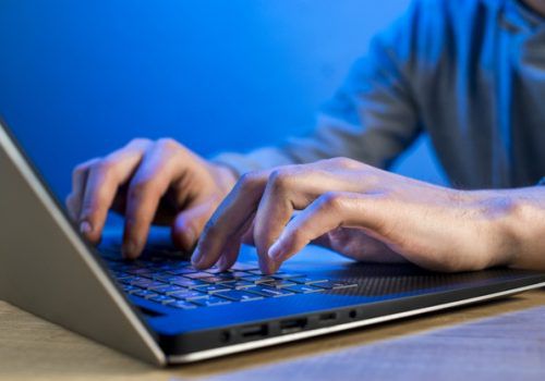 Vestibular digital da FECAP oferece programa de bolsas