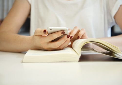 Parceria entre FECAP e Fundação Estudar garante desconto em cursos on-line