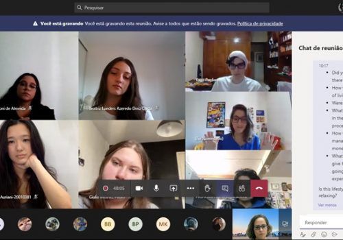 Turma do Colégio FECAP entrevista alunos intercambistas em inglês
