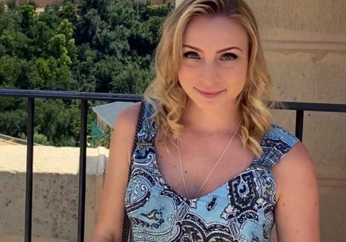 Alumni Alvarista: ex-aluna Giullia trabalha em um grande broker