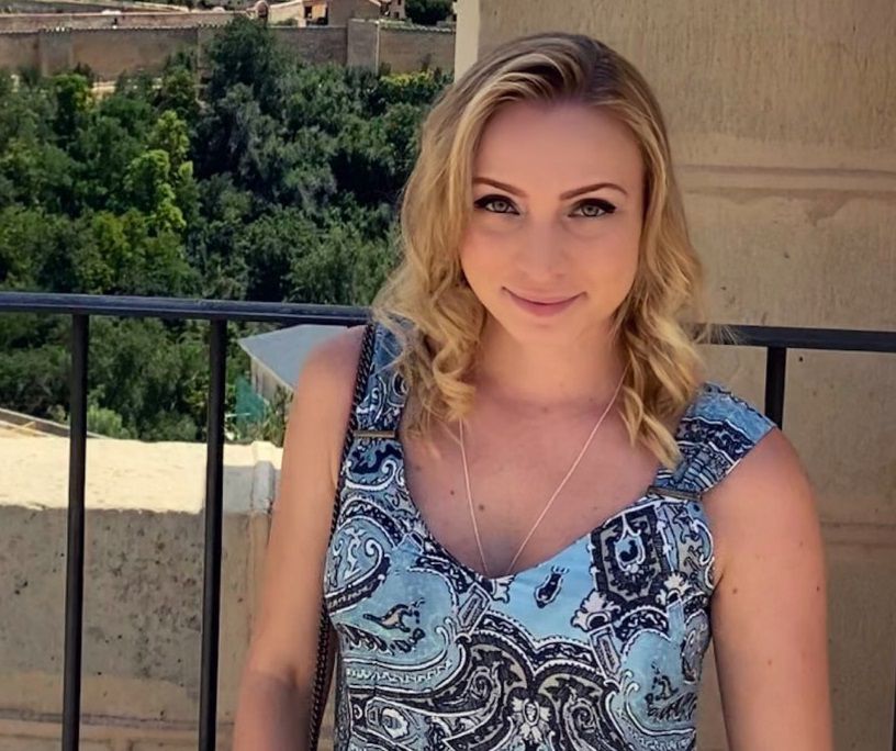 Ex-aluna destaque: Giullia trabalha em um grande broker