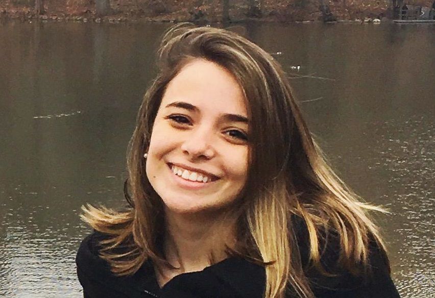 Ex-aluna do Colégio FECAP hoje estuda odontologia