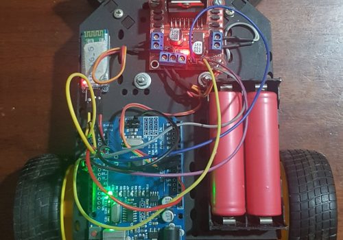 No Colégio FECAP, alunos controlam robô de forma remota durante aula de Robótica