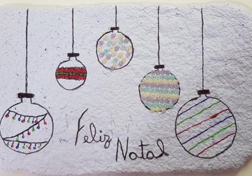 Alunos do Colégio FECAP produzem cartões de Natal de papel reciclado