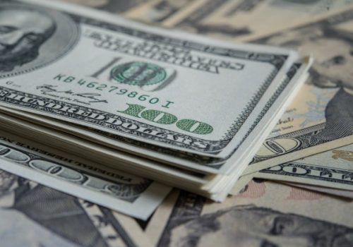 Economista alerta: dólar a R$ 5,00 não baixa antes do 2º semestre