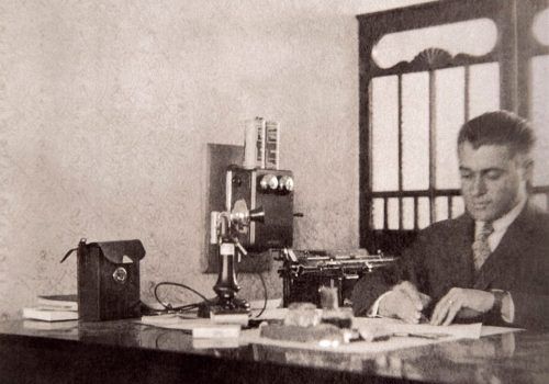 A incrível história do homem que andou mais de 100 km a pé para estudar na FECAP e depois fundou um banco