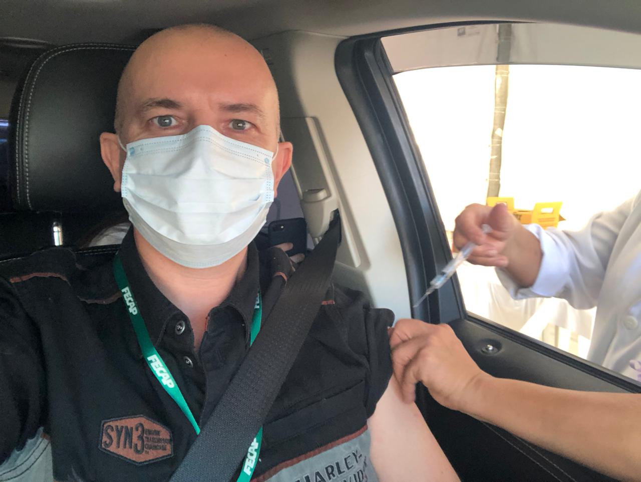 Professores do Colégio FECAP começam a ser vacinados