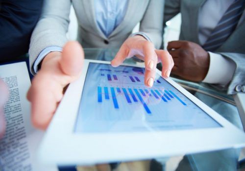 Como a política cambial e comercial dos anos 90 influenciou os juros e a inflação de hoje? Especialista explica ponto a ponto