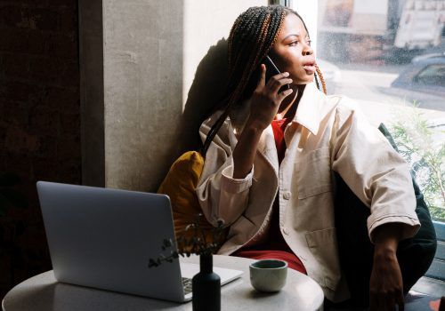 Alunos de Administração desenvolvem artigos para ONG de empreendedorismo social