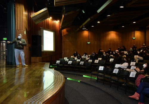 Alunos do Colégio FECAP participam de palestra sobre sexualidade na adolescência