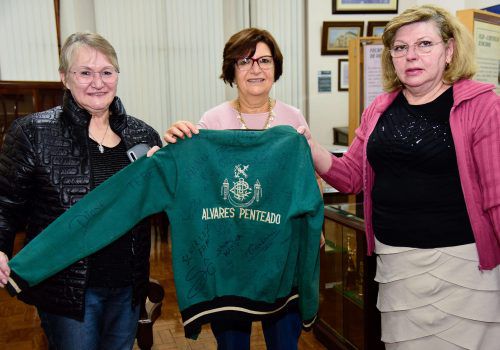 Acervo do Centro de Memória FECAP ganha blusão da turma de Secretariado de 1970