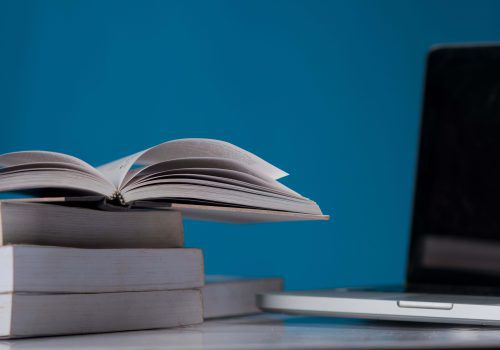 Livro de professores da FECAP apresenta teorias da Administração por meio de recursos inovadores