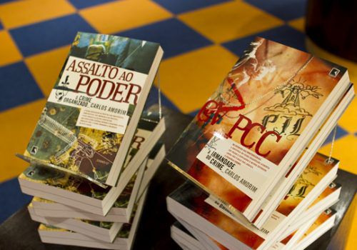 Jornalista Carlos Amorim fala sobre crime organizado para alunos da FECAP