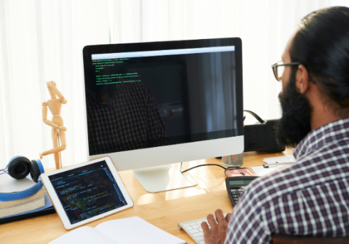 Qualificação é fundamental para suprir vagas que sobram no setor de TI