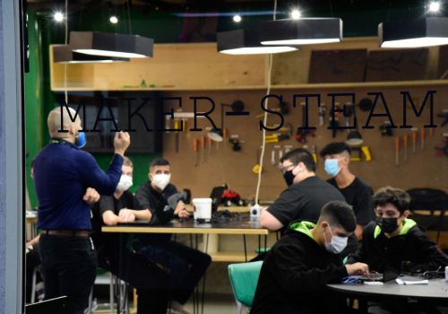 Alunos do Colégio FECAP realizam as primeiras atividades do ano no Laboratório Maker-STEAM