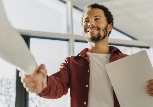 Emprego: especialista conta qual o currículo ideal e como se dar bem na entrevista