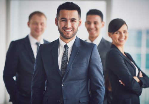 “CEO” é sigla banalizada e uso sem critério pode trazer prejuízos às empresas, diz especialista