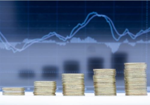 Economia: mundo enfrentará dificuldades em 2023, diz especialista