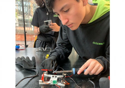 Alvaristas constroem um drone usando impressora 3D