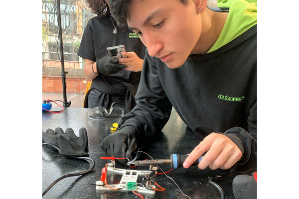 Alvaristas constroem um drone usando impressora 3D