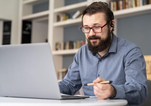 <strong>Dê um up no seu currículo: confira cursos livres online para estudar em abril!</strong> 