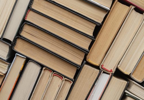 FECAP doa livros para ONG que cuida de animais