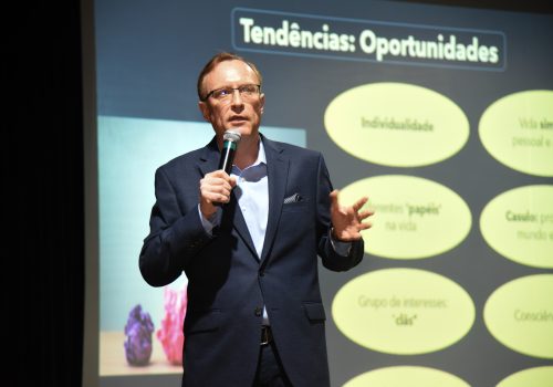 Irmãos, ex-alunos se emocionam ao retornar à FECAP anos após formação 