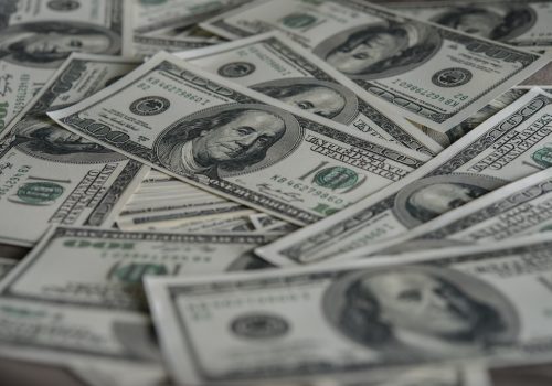 Dolarização da economia não é saída para a crise da Argentina, segundo professor da FECAP 