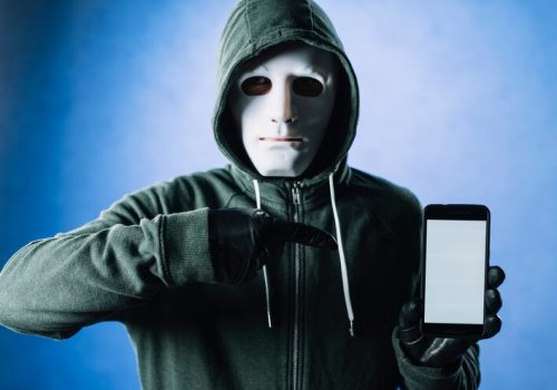 Roubos e furtos de celulares diminuíram 10% no Estado de SP em 2023, mas ocorrências durante o Carnaval e no transporte público preocupam