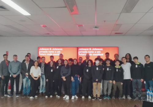 Alunos do Colégio FECAP vivenciam inovações em visita técnica à Johnson & Johnson