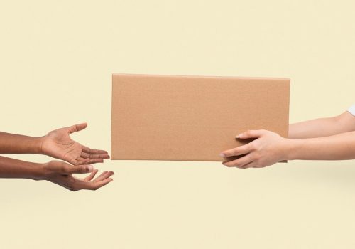 Doações ao RS: especialista afirma que brasileiro doa bastante, e não só durante tragédias