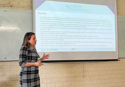 Professora da FECAP apresenta estudo inovador sobre burnout em líderes no EnANPAD 2024 