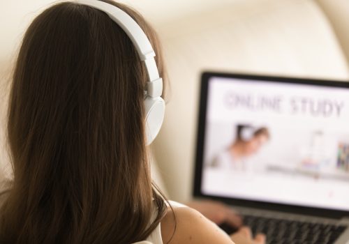 FECAP oferece 18 cursos online gratuitos para estudar nas férias de fim de ano