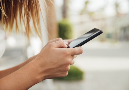 Furtos e roubos de celulares diminuíram 15,9% em 2024, revela pesquisa da FECAP