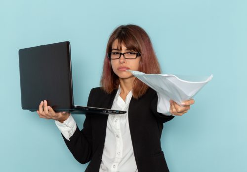 Revenge quitting: entenda o que é a “demissão por vingança” e porque os jovens estão aderindo