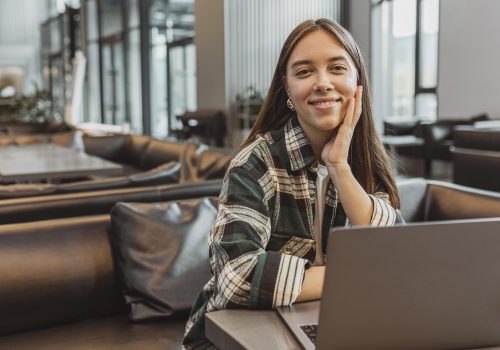 Geração Beta: nascidos a partir de 2025 causarão mudanças no mercado de trabalho, afirma especialista 