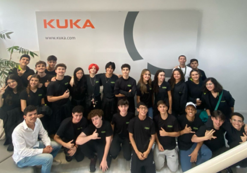 Alunos do Colégio FECAP aprendem sobre robótica avançada em visita à empresa KUKA Robotics