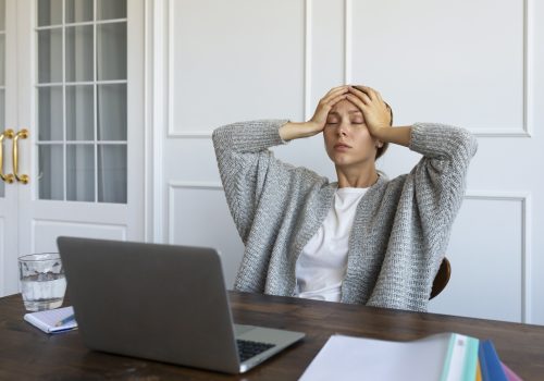 Empresas devem se adaptar às novas regras da NR-1 sobre saúde mental no trabalho