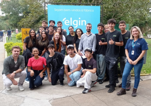 Alunos do Colégio FECAP participam de imersão nos processos de produção e logística industrial em visita à fábrica da Elgin