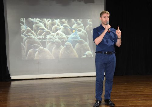 “Aula com Convidado Especialista”: Colégio FECAP promove palestra internacional com Simon Slater