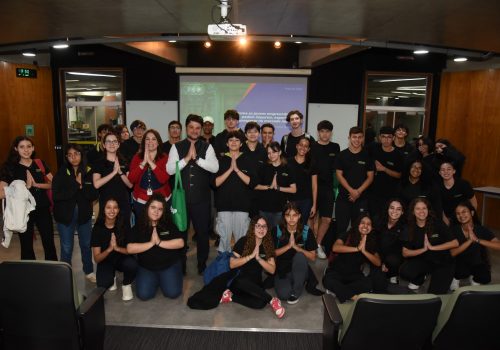 Presidente da Câmara de Comércio Índia-Brasil palestra para alunos do Colégio FECAP