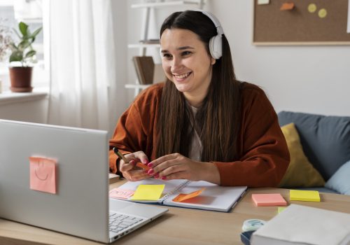 FECAP oferece 18 cursos online gratuitos para estudar nas férias de julho