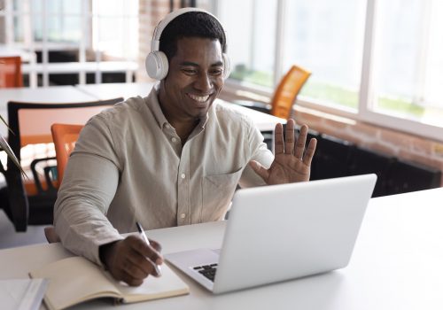 FECAP oferece 17 cursos online gratuitos para estudar nas férias de fim de ano