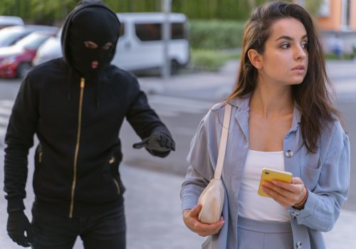 Carnaval: roubos e furtos de celulares crescem durante a folia, veja onde aconteceram mais ocorrências na capital em 2025