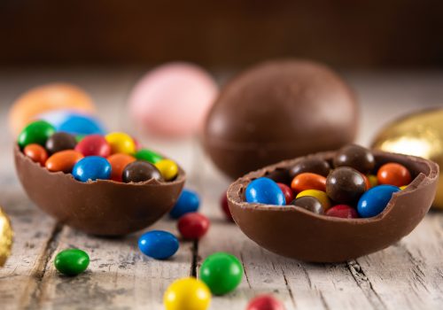 Páscoa: saiba por que os ovos de chocolate ficaram mais caros e veja dicas para economizar